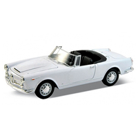 Машинка металлическая 1:24 Alfa Romeo Spider 1960